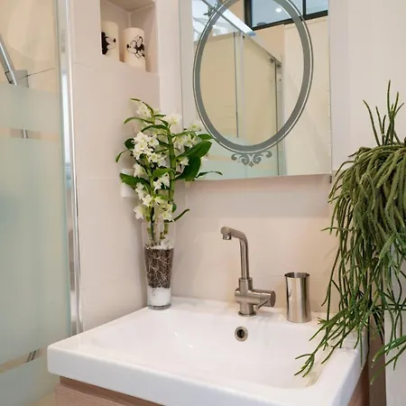 Comfortable & Peaceful Apartment - Paris Quartier Latin - Newly Renovated Apartment
